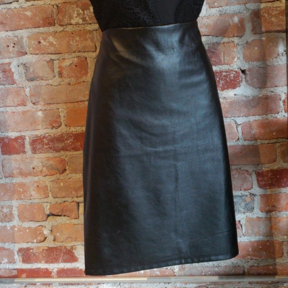 NWT WOMENS FAUX LEATHER